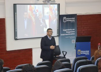 Ciclo sobre Negociación se desarrolla en Escuela de Negocios Internacionales de la Universidad Valparaíso