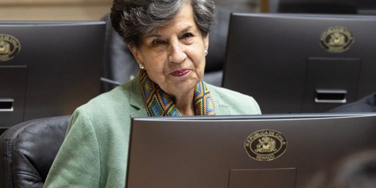 Senadora Isabel Allende Bussi:  “Requerimos más diálogo y participación para impulsar la actividad portuaria sustentable en nuestra región”