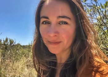 Carolina Paredes: El dibujo ha sido mi medio para experimentar la belleza y encontrar significado en lo que me rodea