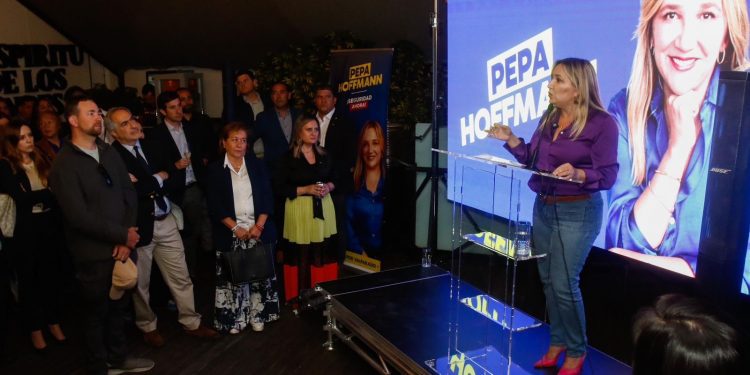 María José Hoffmann encabeza masivo acto de la oposición: “Tenemos que derrotar al Frente Amplio en su cuna, en Valparaíso, para abrir las puertas de la esperanza”