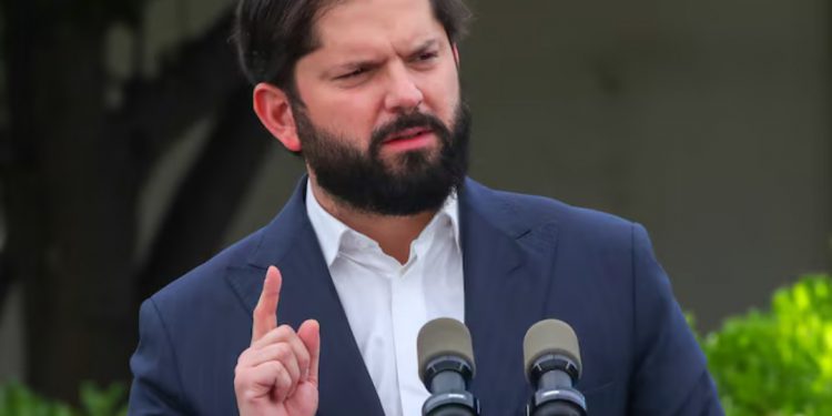 Presidente Boric realiza cinco modificaciones en subsecretarias y no descartó  ajuste de ministros