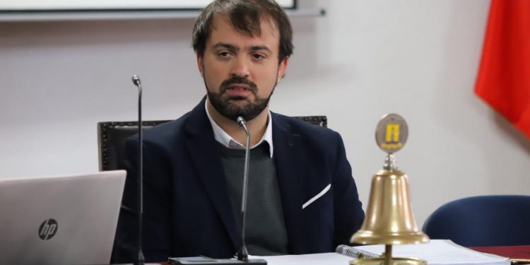 Jorge Sharp renuncia a alcaldía de Valparaíso para postular al Congreso