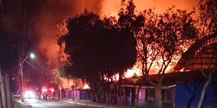 Incendio intencional destruye Liceo Municipal de Hijuelas