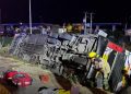 En riesgo vital se mantiene dos personas tras volcamiento de bus de Colo Colo que se volcó en Ruta 5 Norte