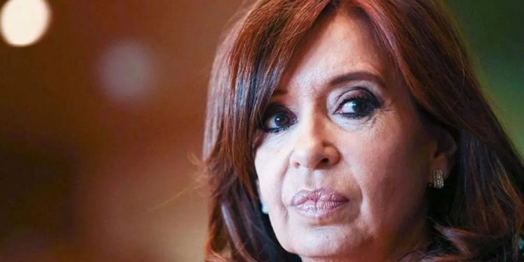 Justicia argentina confirma condena de seis años de cárcel contra Cristina Fernández por corrupción