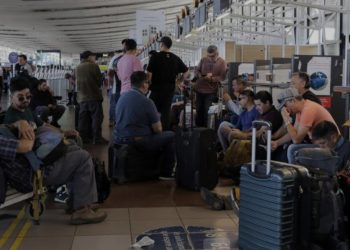 Trabajadores de la DGAC inician paro indefinido en todos los aeropuertos este viernes