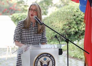 Embajadora de EE.UU. en Chile aclara que Visa Waiver seguirá mientras se cumpla con las metas acordadas