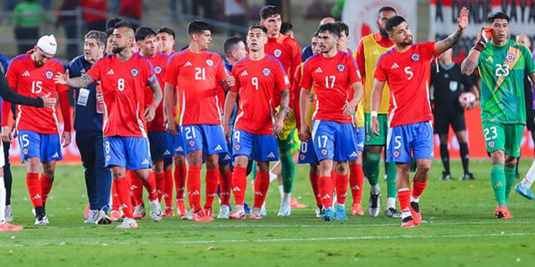 Encuesta revela que un 56% de los chilenos considera que el Gobierno es responsable del empeoramiento de la economía