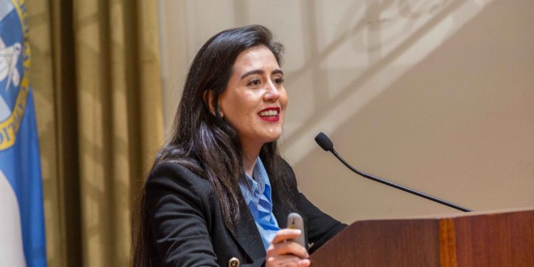 Encuesta: Alcaldesa Macarena Ripamonti se posiciona como la sexta política mejor evaluada de Chile