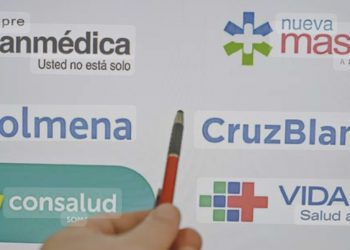 Crecen las críticas por devolución en cuotas mínimas de las Isapres acusadas de cobros excesivos por años
