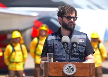 Presidente Gabriel Boric presentó nuevo avión de combate a incendios forestales Boeing 797 “Fireliner”