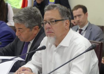 Senador Lagos Weber en picada contra la oposición