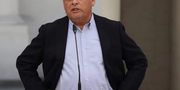 Gobernador Rodrigo Mundaca reitera críticas al Gobierno por incumplir compromiso de terminar con los delegados presidenciales