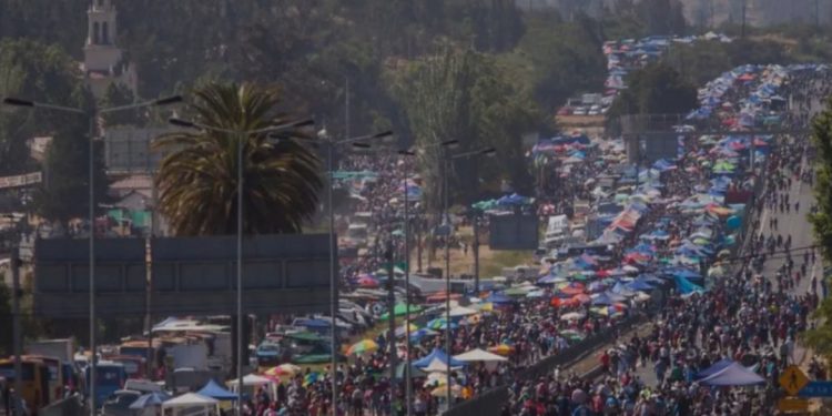 Miles de fieles realizan masiva peregrinación a Lo Vásquez