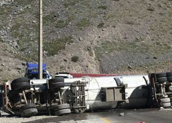 Volcamiento de camión con gas provoca suspensión de tránsito en paso Los Libertadores