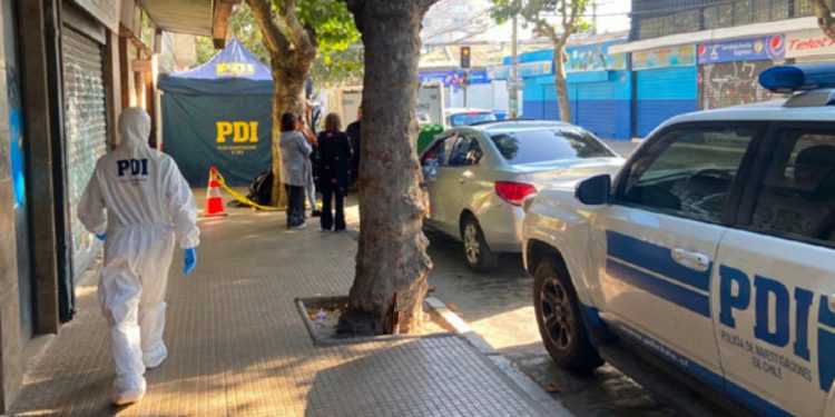 Indagan hallazgo de cadáver en plena vía pública en Viña del Mar