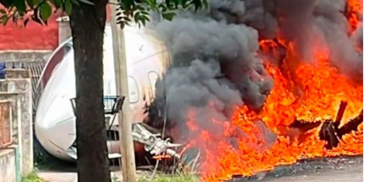Avión privado se estrelló en inmediaciones de aeropuerto de Argentina causando la muerte de los dos pilotos