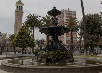 Roban ornamentos de histórica fuente en la Plaza de la Victoria de Valparaíso