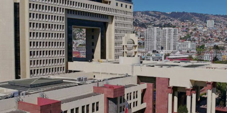 Bomberos de Valparaíso concurre al Congreso por reporte de humo en el Senado