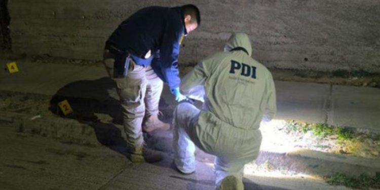 Un fallecido dejo incendio en edificio en pleno centro de Valparaíso