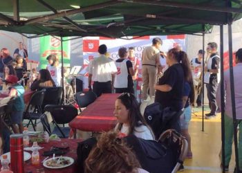 Cena navideña organizada para damnificados reunió a más de 300 personas en zona del megaincendio