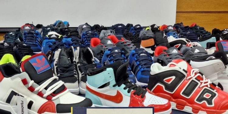 Policía de Investigaciones de San Antonio incautó $18 millones en zapatillas falsificadas