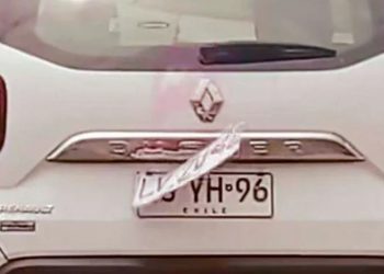 Graban a automóvil transitando con doble patente por la autopista Troncal Sur