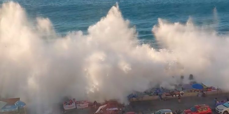 Fuertes marejadas impactan las costas de Viña del Mar