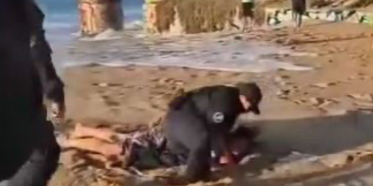 Detienen a bañista en Viña del Mar por ingresar al mar pese a alerta de marejadas