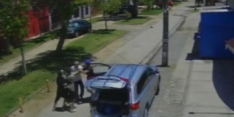 Detienen a menor de 16 años que gozaba de arresto domiciliario tras portonazo en Maipú