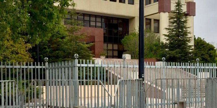 Denuncian a Presidente Boric por fraude al fisco tras la fallida compra de la casa de Salvador Allende