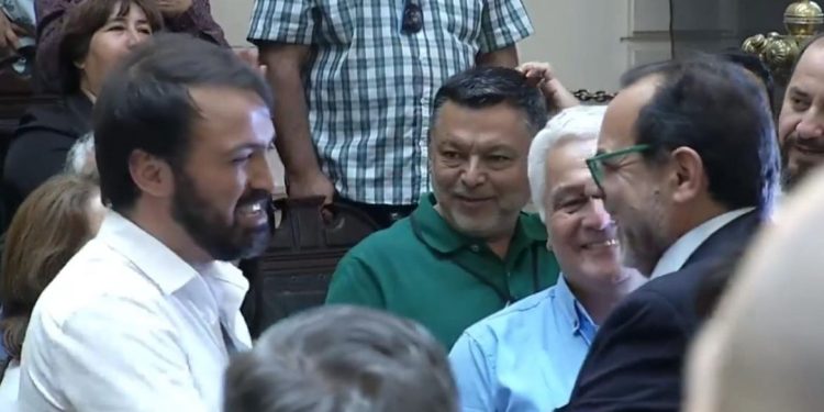 Ex alcalde Jorge Sharp en ceremonia que oficializó precandidatura presidencial de Jaime Mulet