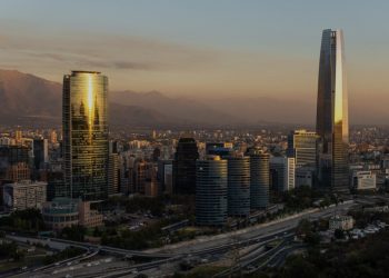 Es 65% de las chilenos creen que el país está peor que hace 25 años y 59% se muestra pesimista de cara al futuro según encuesta Cadem