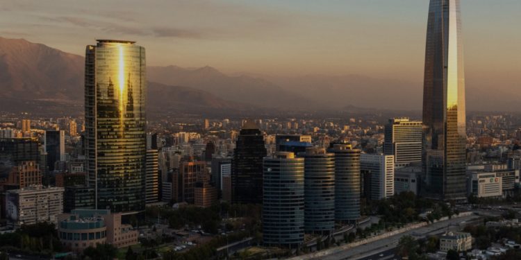 Es 65% de las chilenos creen que el país está peor que hace 25 años y 59% se muestra pesimista de cara al futuro según encuesta Cadem