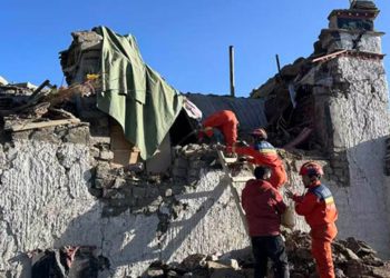 Más de 95 muertos y mil casas derrumbadas deja fuertes sismo en el Tíbet