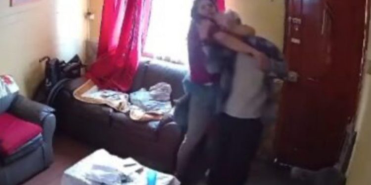 Detienen a presunta autora de robo a adulto mayor en Coronel