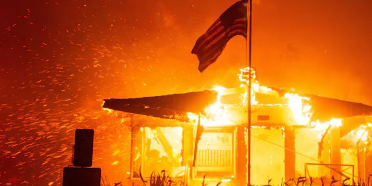 Denuncian a Presidente Boric por fraude al fisco tras la fallida compra de la casa de Salvador Allende