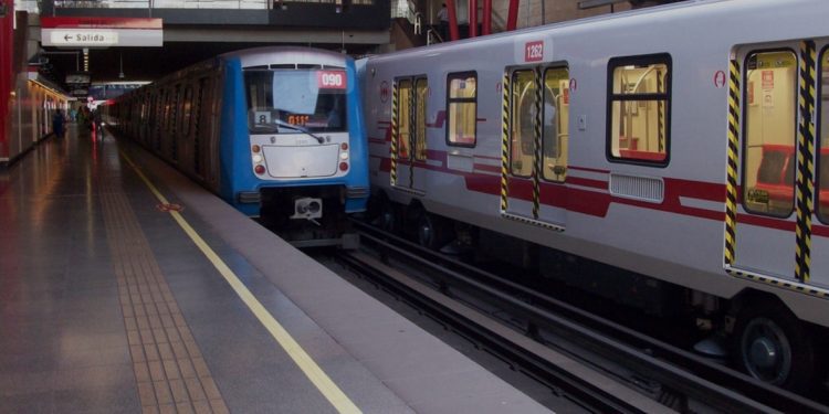 Cierran siete estaciones de línea 2 del Metro por problemas viales