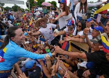 Alta tensión en Venezuela por masiva marcha contra Maduro con Corina Machado a la cabeza