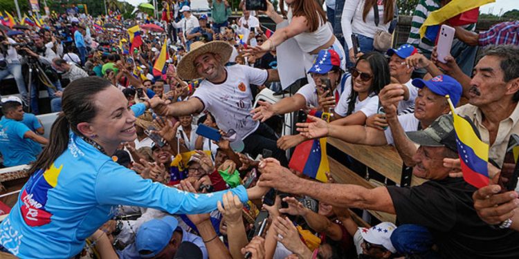 Alta tensión en Venezuela por masiva marcha contra Maduro con Corina Machado a la cabeza