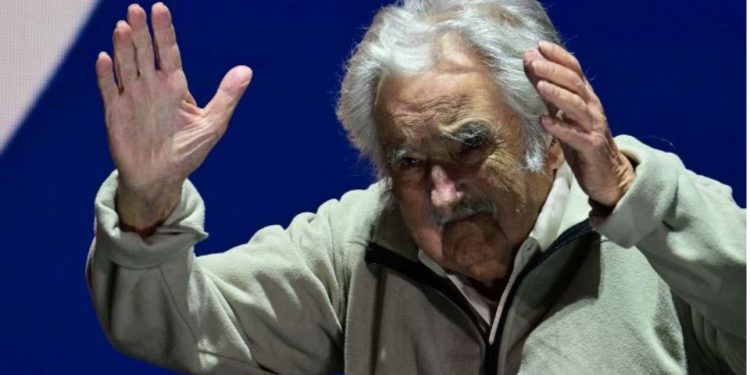 Ex presidente de Uruguay José «Pepe» Mujica informa que el cáncer se le expandió al hígado: “me estoy muriendo”.