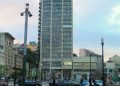 Increíble agresión de comerciantes ambulantes a persona y vehículos de seguridad ciudadana en Viña del Mar