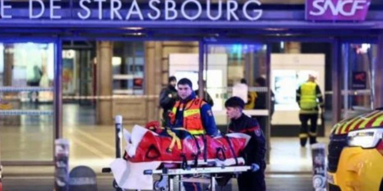 Choque de trenes dejó 50 heridos Al menos 50 personas resultaron heridas por el choque de dos trenes en Francia