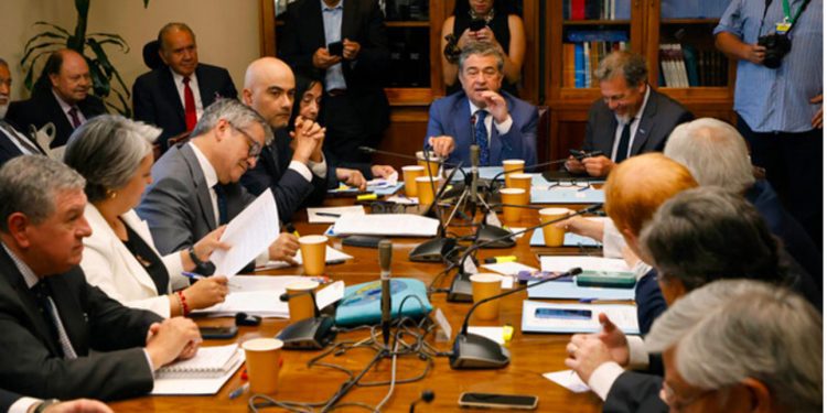 Se logra acuerdo por pensiones con una cotización de 8,5% a cargo del empleador y se mantienen las AFP