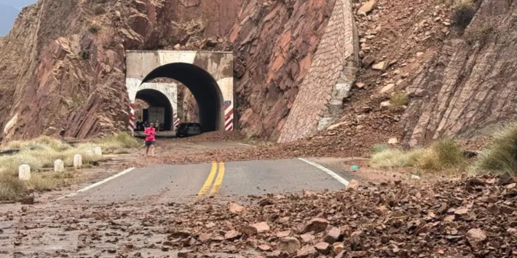 Se reabre camino internacional tras tormentas y aludes