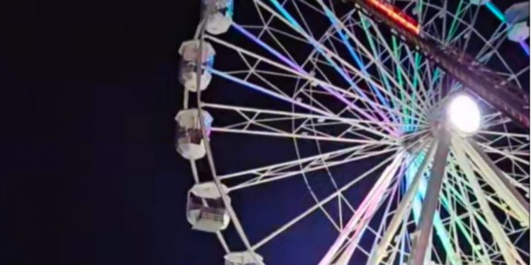 Más de 100 personas rescatadas por falla en rueda de la fortuna de Viña del Mar