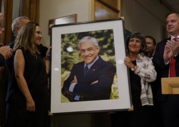 Sala de la Comisión de Hacienda del Senado es renombrada como “Sebastián Piñera»