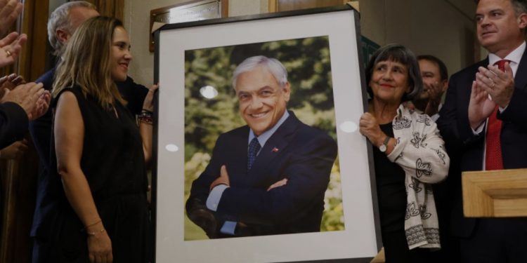 Sala de la Comisión de Hacienda del Senado es renombrada como “Sebastián Piñera»