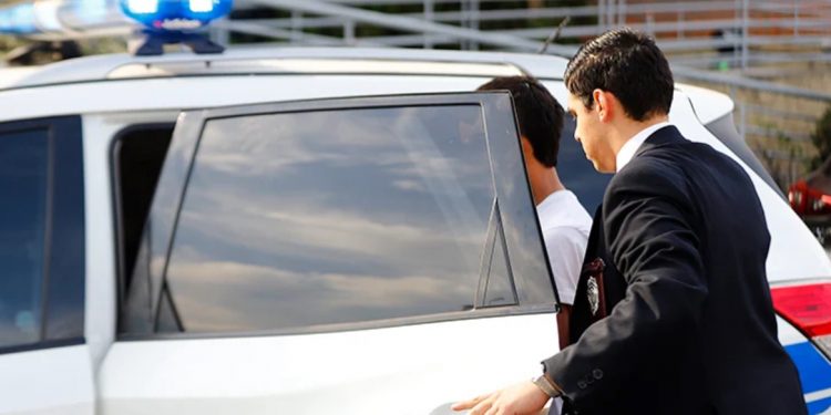 Abogado de Boric recibirá 13 millones de pesos por defenderlo ante fallida compra de casa de Allende