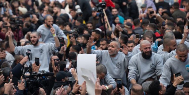 Israel anuncia la liberación de los 200 presos palestinos acordados en el segundo canje de rehenes